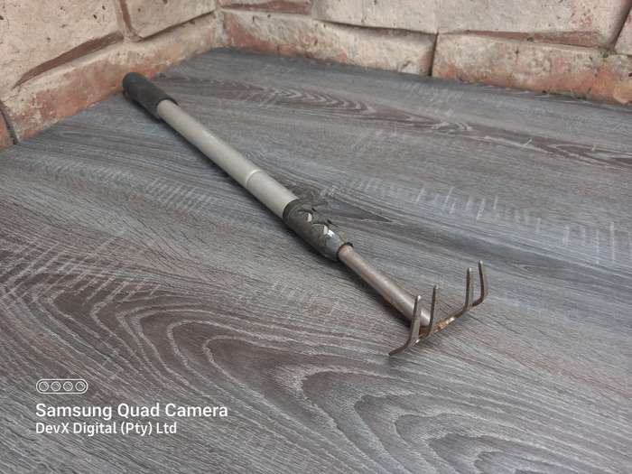 Compact Silver Garden Rake  Extendable Design for Easy Gardening - Durable Silver Finish