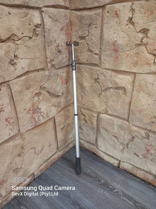 Compact Silver Garden Rake  Extendable Design for Easy Gardening - Durable Silver Finish
