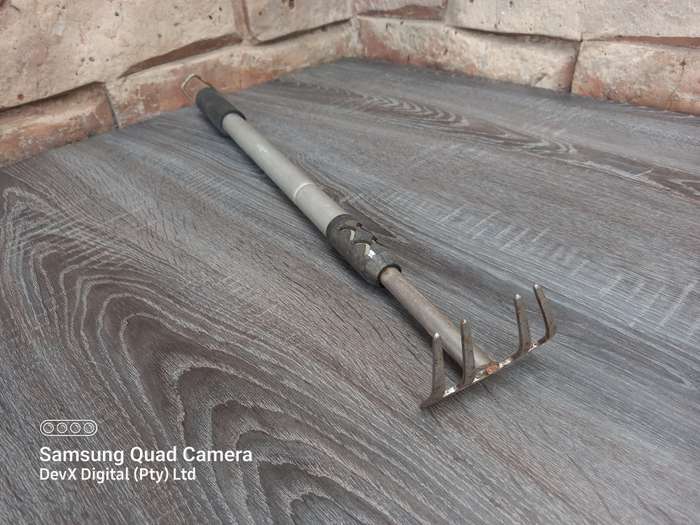 Compact Silver Garden Rake  Extendable Design for Easy Gardening - Durable Silver Finish