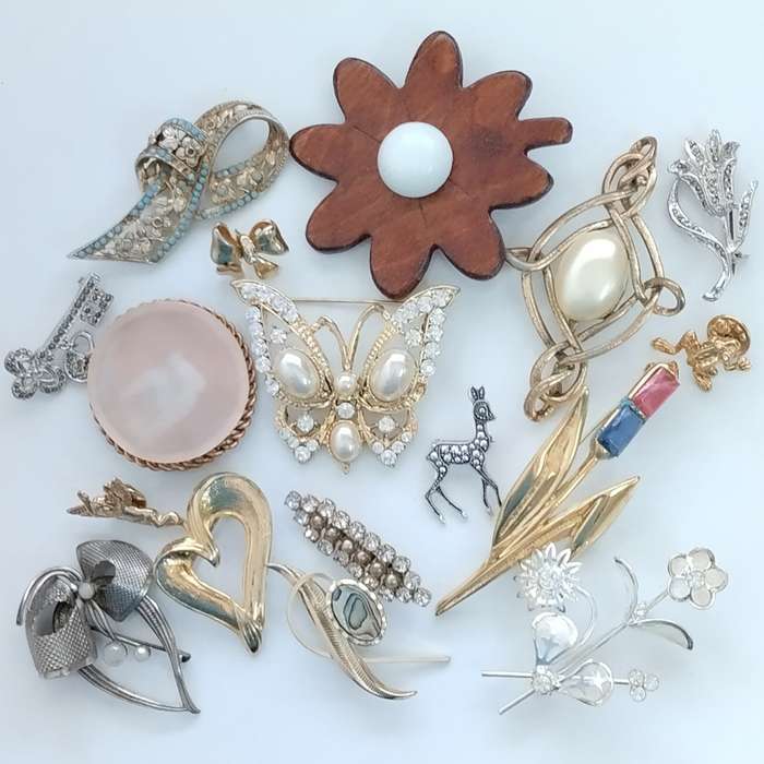 Massive Brooch Lot #C0070