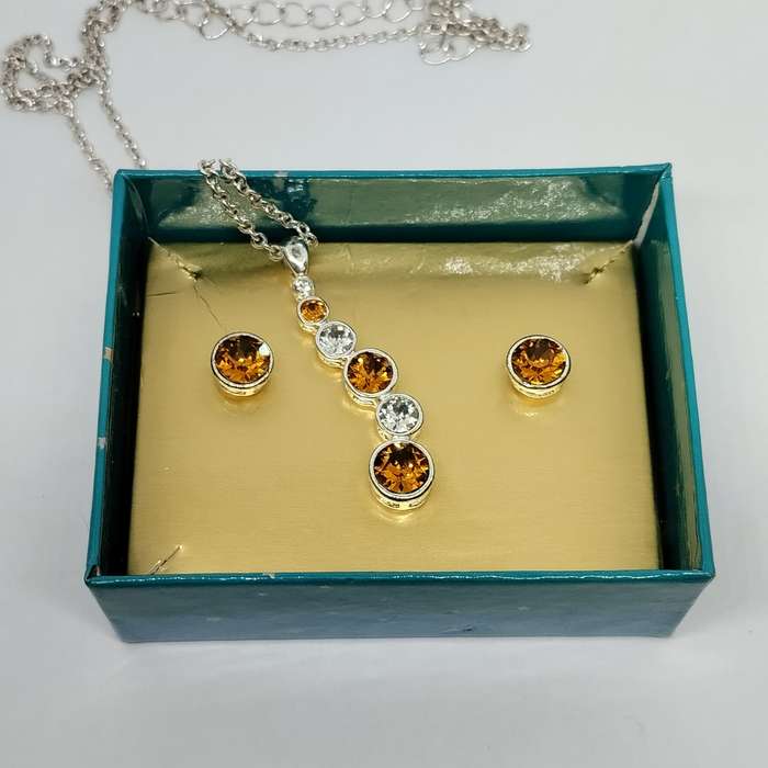 Avon Necklace and Earring Set  #C0078