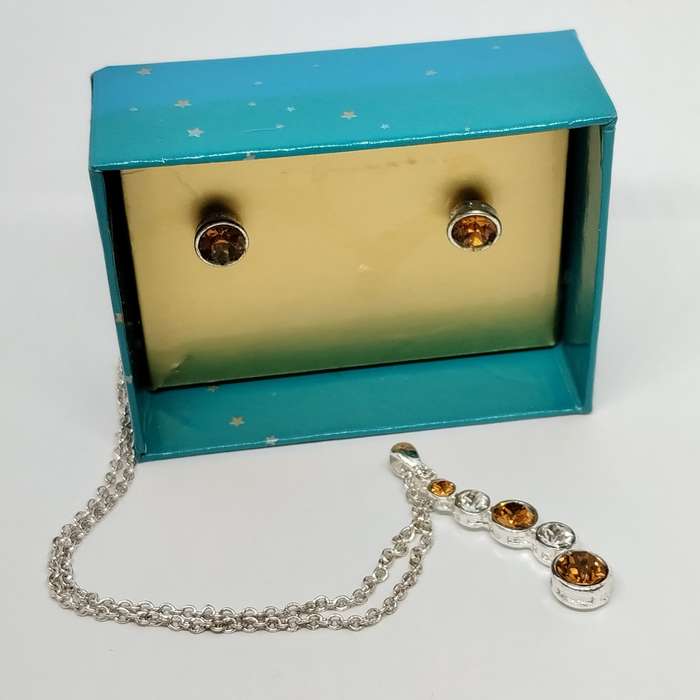 Avon Necklace and Earring Set  #C0078