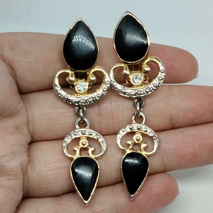 Tear Drop Black and Gold Clip on Earrings #F0089