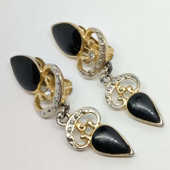 Tear Drop Black and Gold Clip on Earrings #F0089