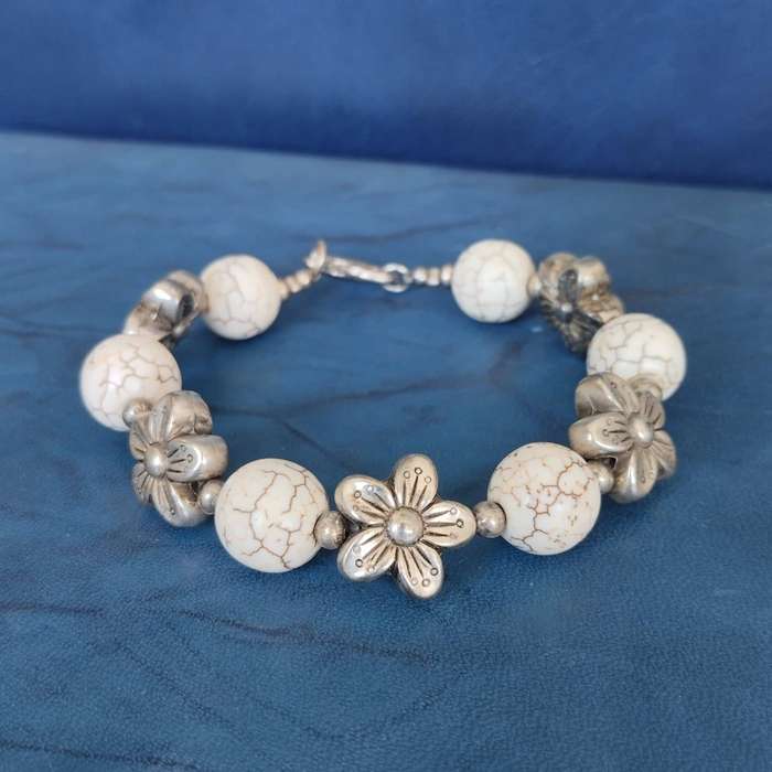Stainless Steel Flower and Beaded Costume Jewellery Bracelet #WK0015