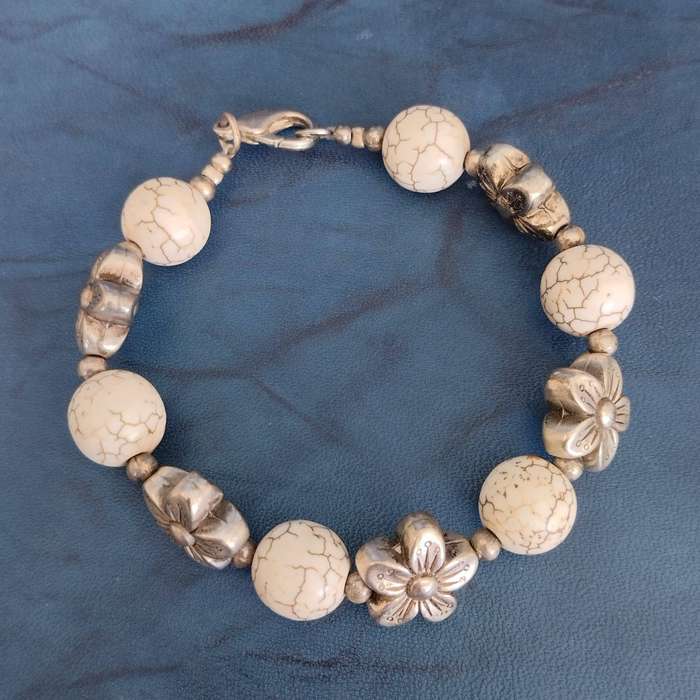 Stainless Steel Flower and Beaded Costume Jewellery Bracelet #WK0015