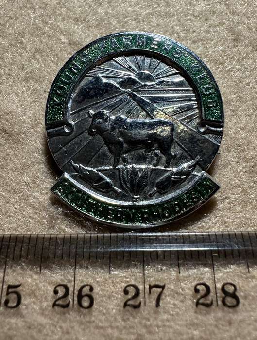 SOUTHERN RHODESIA - YOUNG FARMERS CLUB BADGE, by FATTORINI & SONS, BIRMINGHAM