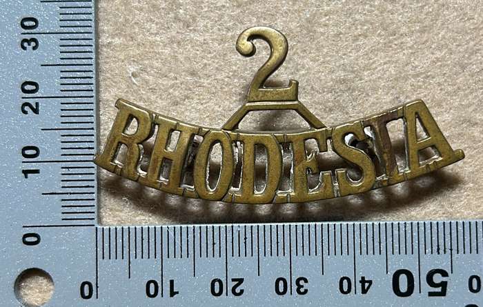 RHODESIA REGIMENT - 2 RR BRASS SHOULDER TITLES WW1 VARIANTS