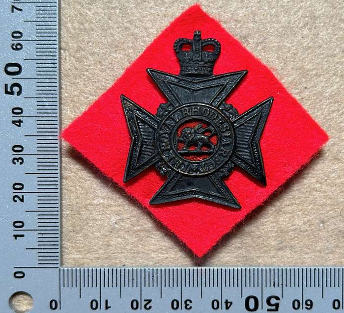 RHODESIA REGIMENT - CAP BADGE QC RRR