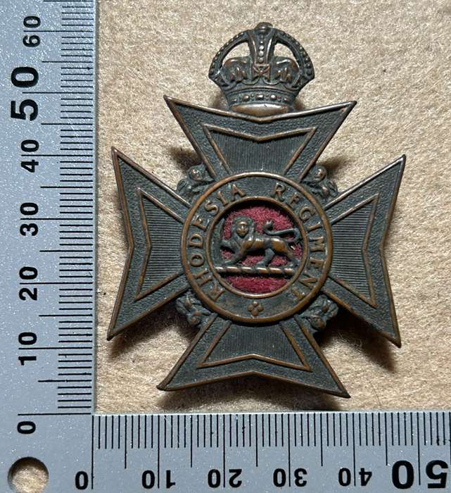 RHODESIA REGIMENT - KC RRR CAP WITH SLIDES 2 OFFICERS