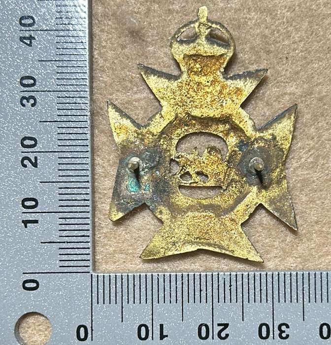 RHODESIA REGIMENT - RRR KC CAP BADGE, TYPICAL OR SAND CAST