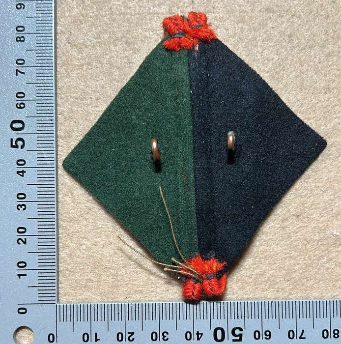 RHODESIA REGIMENT - 2 RR CAP BADGE WITH FLASH BACKING QC