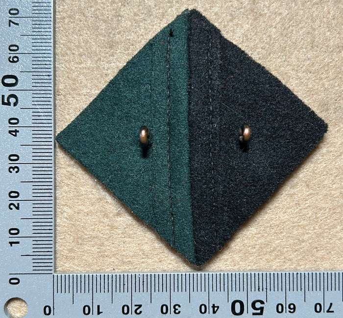 RHODESIA REGIMENT - 2 RR CAP BADGE WITH FLASH BACKING QC