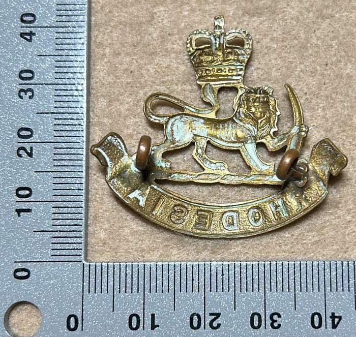 RHODESIA NYASALAND SC - QC CAP BADGE - 1957-72