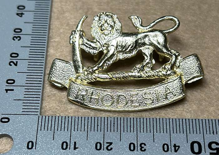 RHODESIA GENERAL SERVICE CORPS - CAP BADGE - 1970 -80