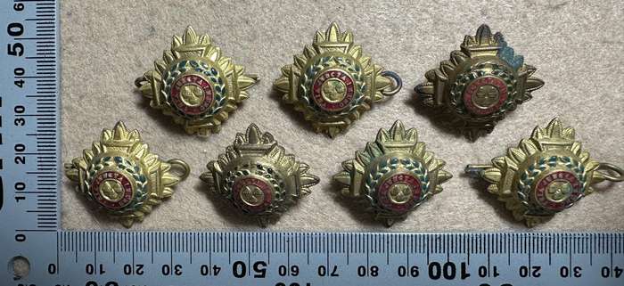 RHODESIA CROWNS AND PIPS - 7 BRASS PIPS WITH RED/GREEN ENAMEL