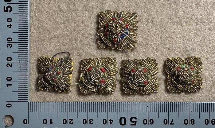 RHODESIA CROWNS AND PIPS - 5 GOLD BULLION MESS PIPS