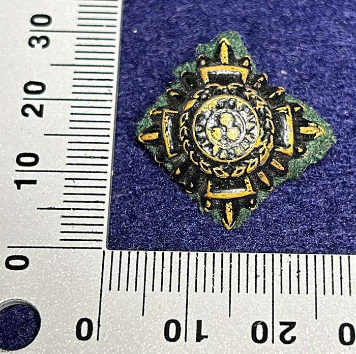 RHODESIA AFRICA RIFLES - 1 OFFICER PIP VARIANT WITH FELT BACKING