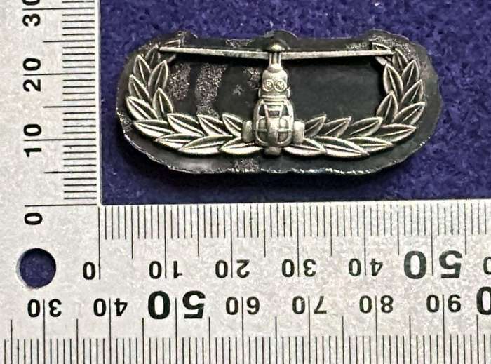 SA ARMY - Qualification Air Assault badge with Backing and pins
