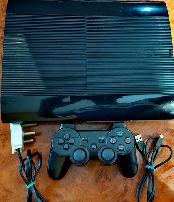 PLAYSTATION 3 120 GB CONSOLE & CONTROL.