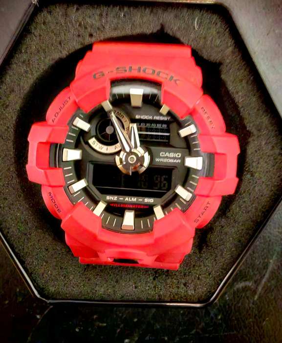 CASIO GENT'S G-SHOCK GA 700 WATCH