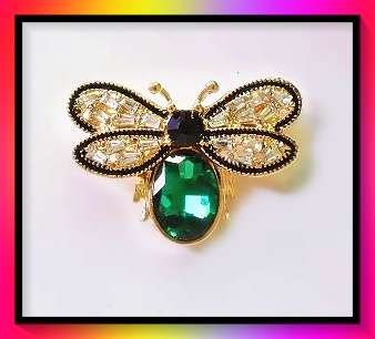 Very cute simulated emerald bee design lapel pin brooch