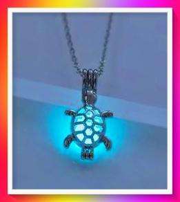 Lovely luminous turtle pendant necklace