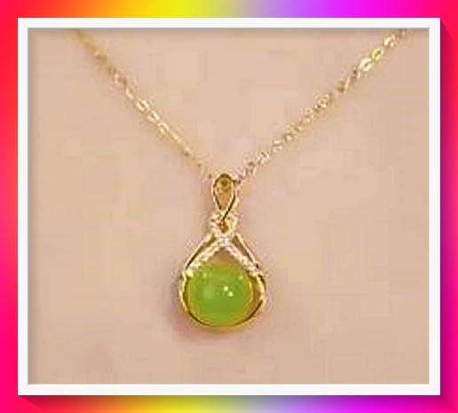 Amazing Green Rhinestone Encrusted Alloy Pendant and Necklace