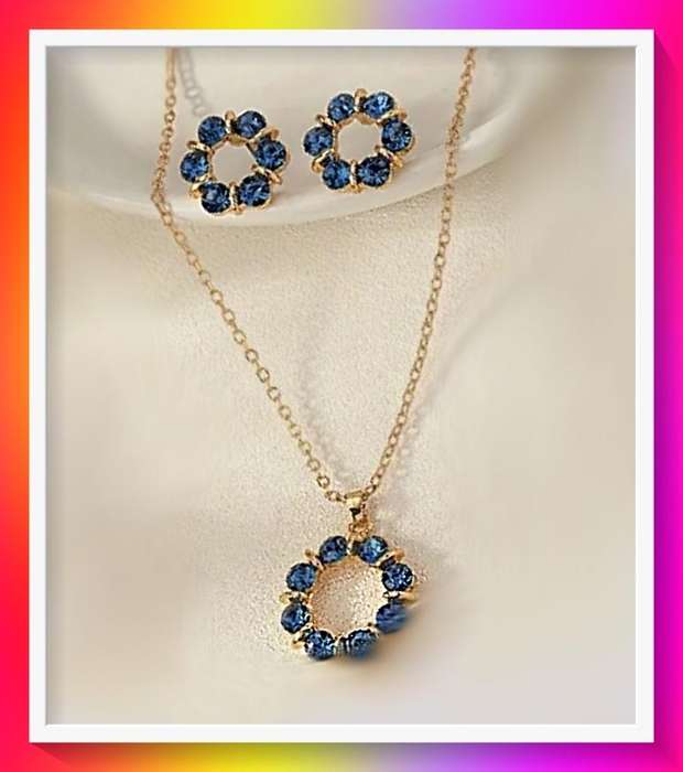 Exquisite Round Flower Jewellery Set with Earrings and Necklace