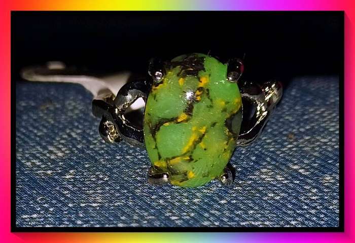 Unique Antique Style Green Coloured Stone Ring 19mm