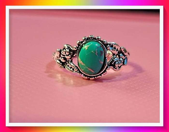 Stunning Green Stone Ring 17mm