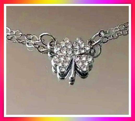 Elegant Classic Four-Leaf Clover Pendant Necklace