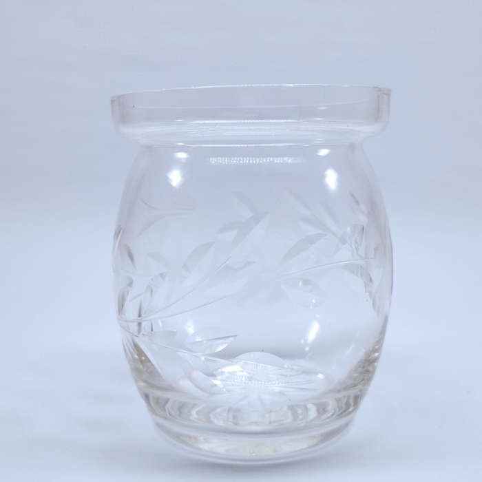 Quality vintage glass etched foliage pattern vase
