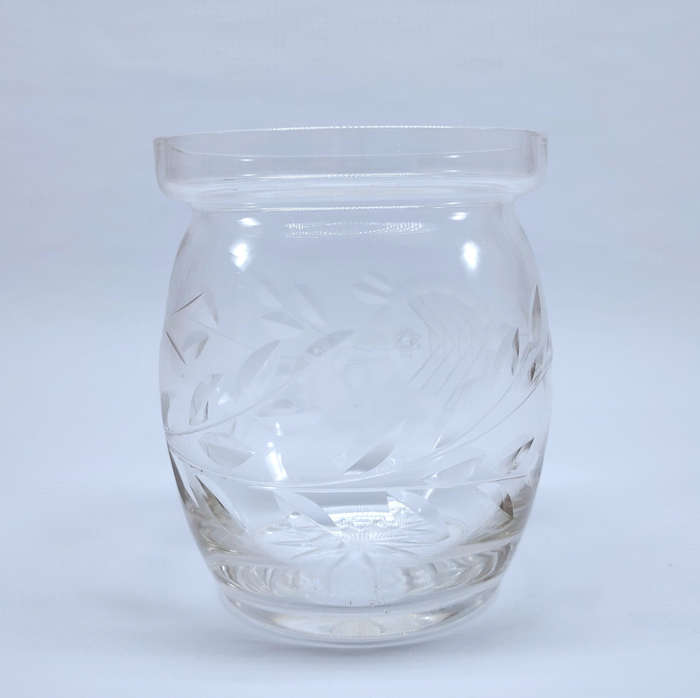 Quality vintage glass etched foliage pattern vase