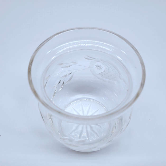 Quality vintage glass etched foliage pattern vase