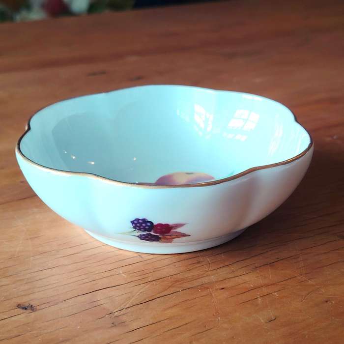 Royal Worcester Peach Dish Evesham Porcelain England