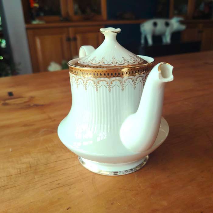 Paragon Fine Bone China Athena Tea Pot