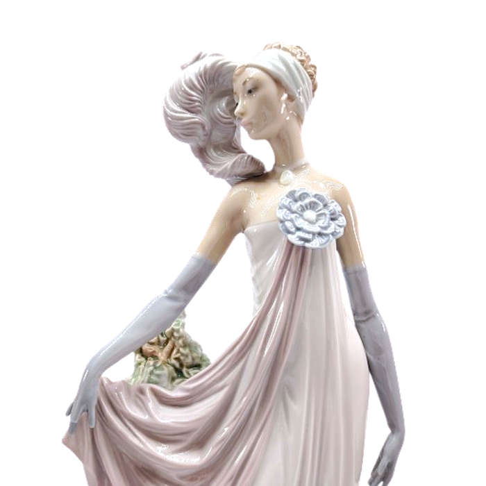 Large Retired Socialite of the 20s Lladro Porcelain Figurines