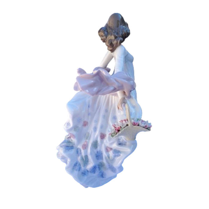 Lladro Spanish Porcelain Figurine Of The Spring Splendor No. 5898