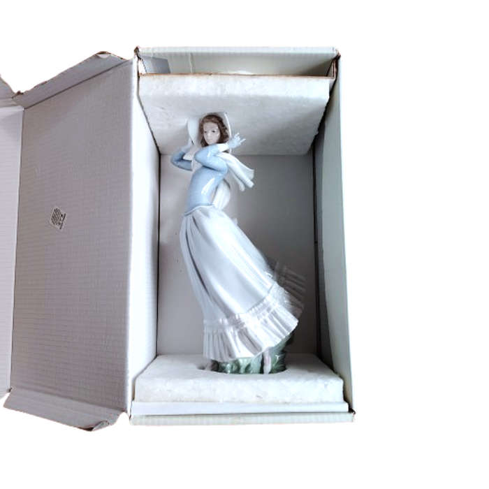 Lladro Spanish Porcelain Figurine Of The Spring Breeze 01014936