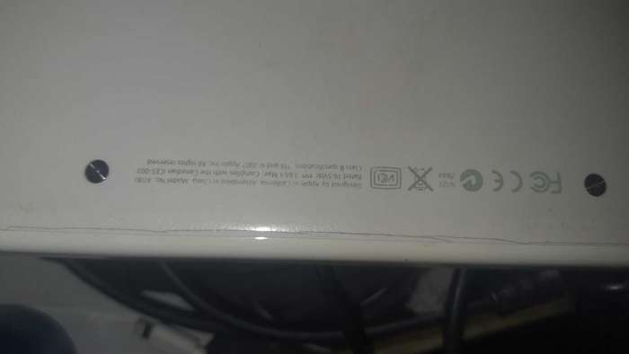 MacBook 2006 A1181 (Untested no charger)