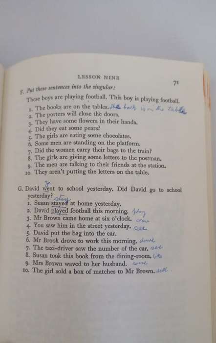 Book - English for Foreign Students Book 1 - E. Frank Candlin