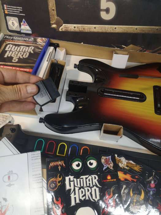 Sony PS2 Guitar Hero 5 GUITAR + GAME (COMPLETE BOX SET) Like New