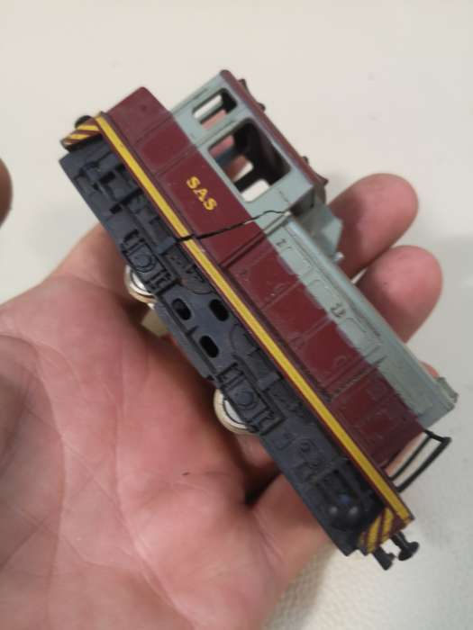 Vintage Ho scale model train diesel SAS engine locomotive
