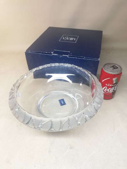 RARE Mikasa 250mm Frosted Leaves Crystal Centerpiece Bowl