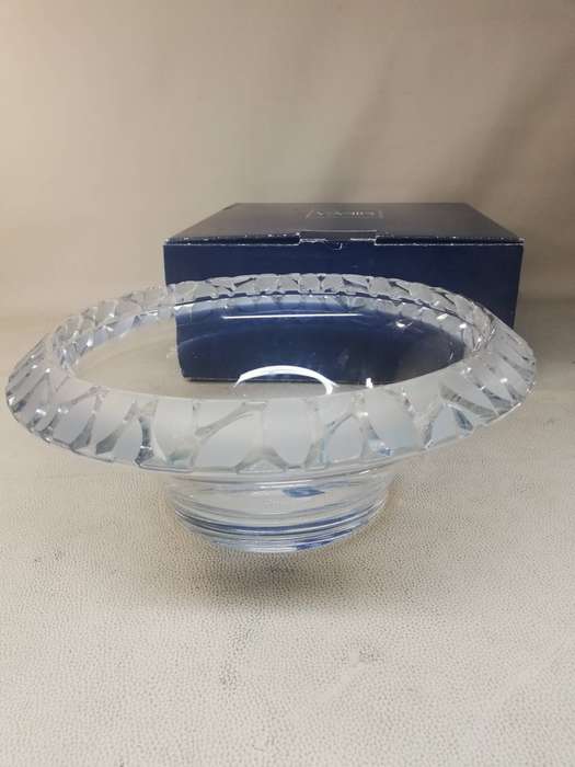 RARE Mikasa 250mm Frosted Leaves Crystal Centerpiece Bowl