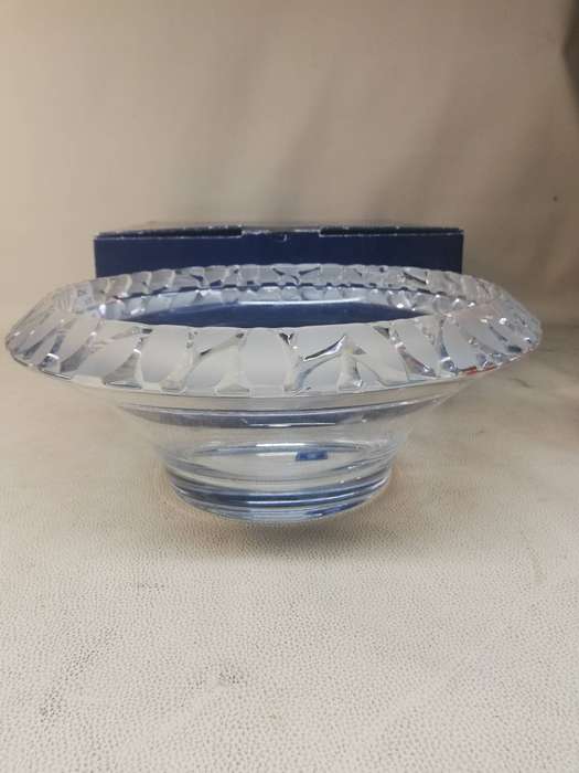 RARE Mikasa 250mm Frosted Leaves Crystal Centerpiece Bowl