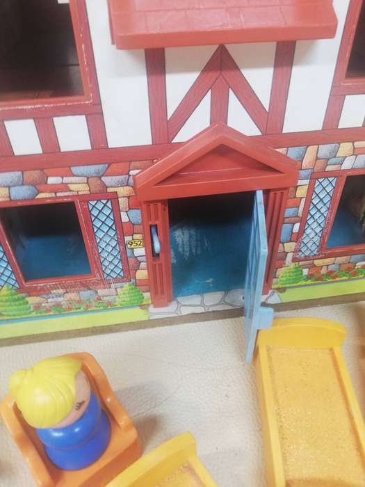 Fisher Price Little People Play Family Brown Tudor House 952 1986 with Extras