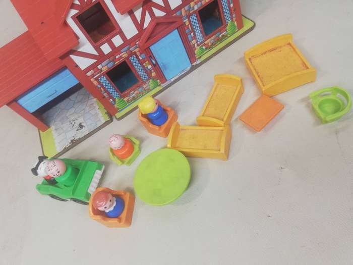 Fisher Price Little People Play Family Brown Tudor House 952 1986 with Extras