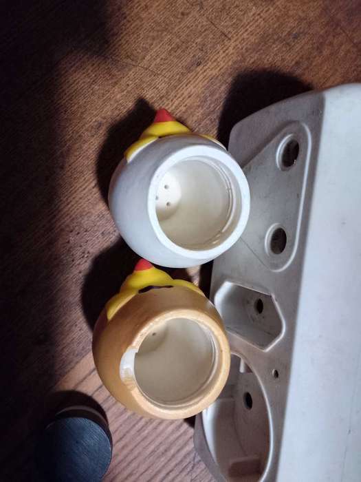 2 stunning cute salt and pepper shakers (see photo for damage to one)